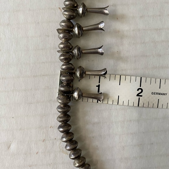 Beautiful Vintage Navaho Sterling Silver Squash Blossom Necklace - Picture 10 of 16